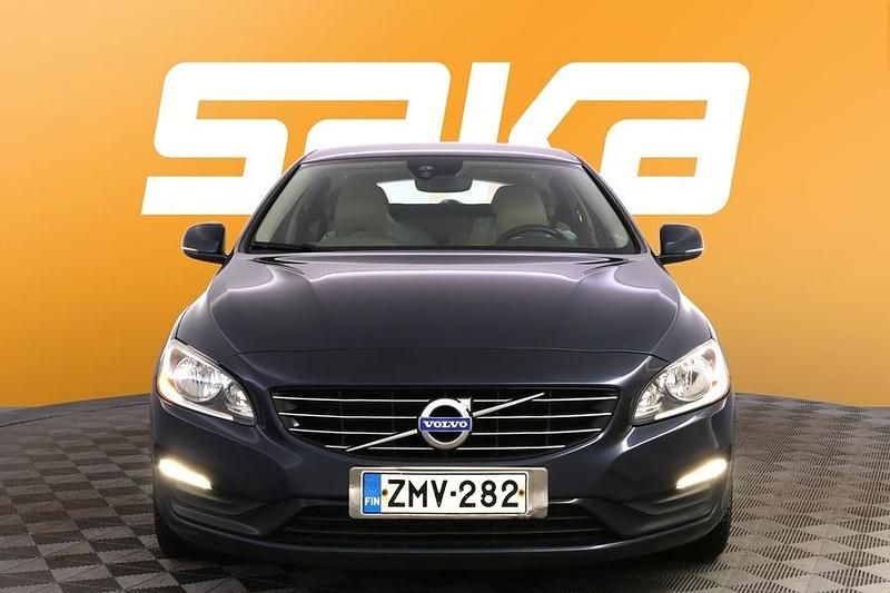 Käytetty Volvo V60 Momentum 215 HP (158 kW) 2015 Farmari