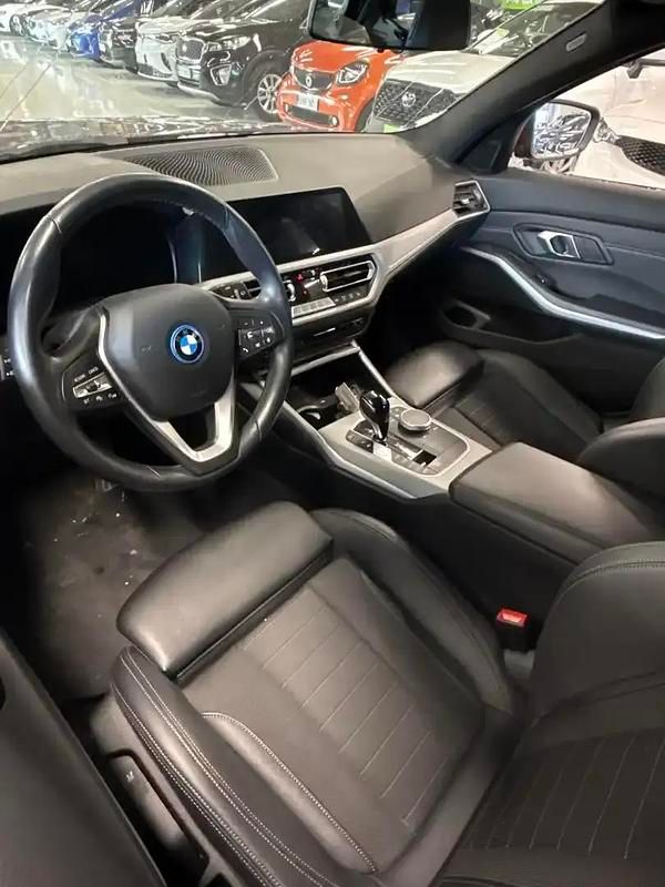 Käytetty BMW 320e 204 HP (150 kW) 2022 Punainen Farmari