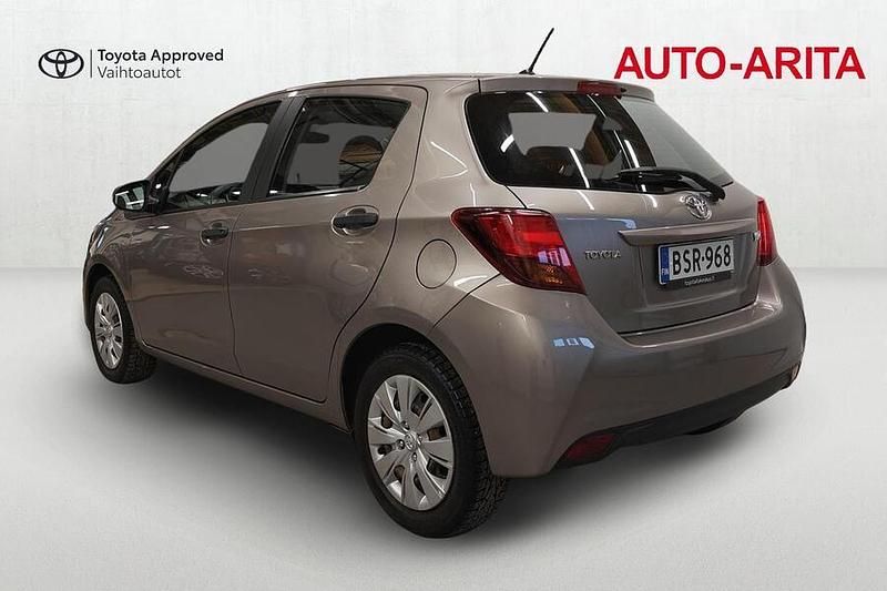 Käytetty Toyota Yaris Life 99 HP (72 kW) 2015 Ruskea Viistoperä
