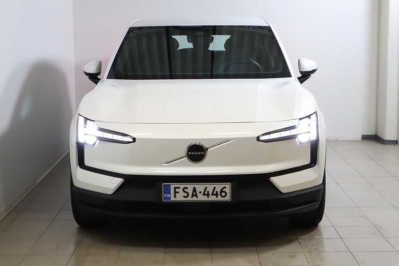 Käytetty Volvo EX30 Core 200 kW (272 HP) 2024 Valkoinen Katumaasturi