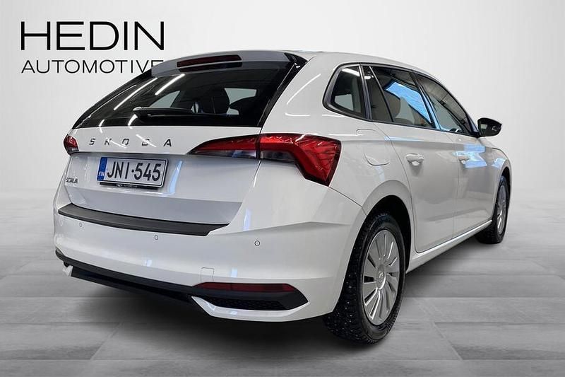 Käytetty Skoda Scala Drive 95 HP (69 kW) 2024 Valkoinen Viistoperä