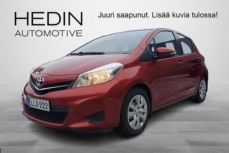 Käytetty Toyota Yaris Active 99 HP (72 kW) 2013 Punainen Viistoperä