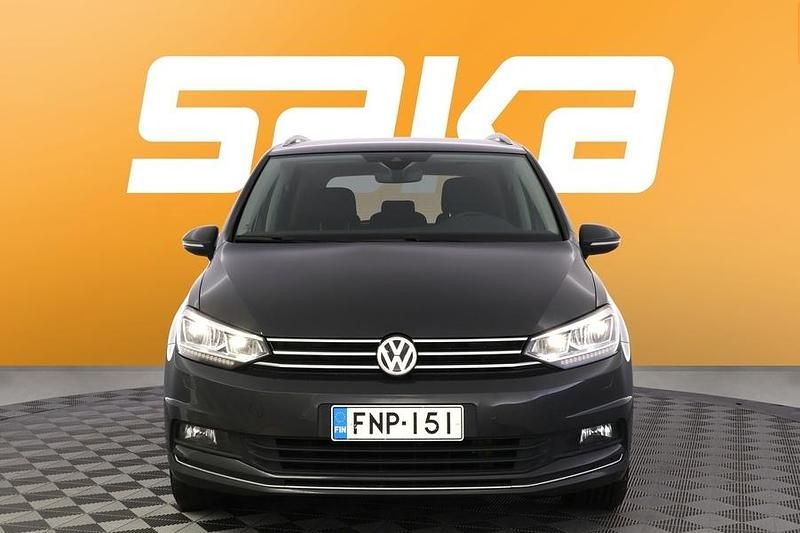 Käytetty VW Touran Highline 116 HP (85 kW) 2019 Tila-auto