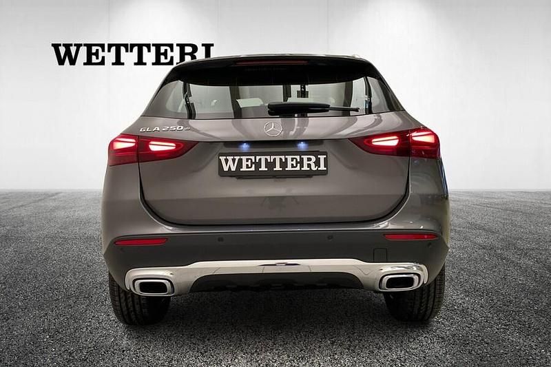 Käytetty Mercedes GLA250 Edition 163 HP (119 kW) 2025 Harmaa Katumaasturi