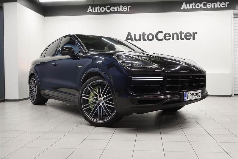 Musta Käytetty 2019 Porsche Cayenne Turbo S Katumaasturi | 95 800 € - Kuva 1/4