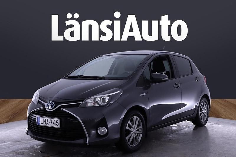 Harmaa Käytetty 2016 Toyota Yaris Hybrid Active Viistoperä | 10 900 € (Perustarjous) - Kuva 1/1
