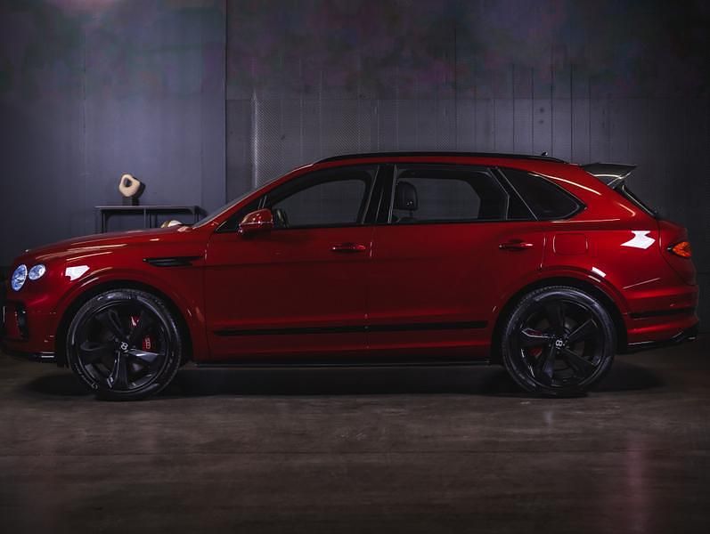 Käytetty Bentley Bentayga Mulliner 449 HP (330 kW) 2022 Katumaasturi