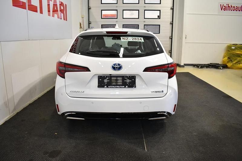 Käytetty Toyota Corolla Active 122 HP (89 kW) 2023 Valkoinen Farmari