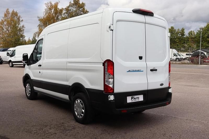 Käytetty Ford E-Transit Trend 135 kW (184 HP) 2023 Valkoinen Van
