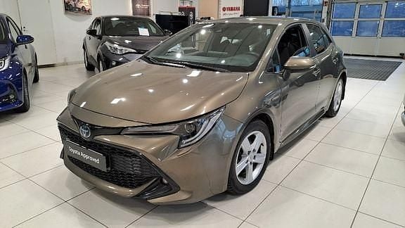 Käytetty Toyota Corolla Active 122 HP (89 kW) 2020 Ruskea (beige) Viistoperä