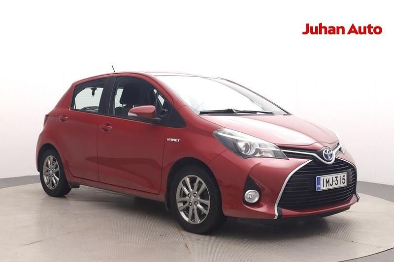 Punainen Käytetty 2016 Toyota Yaris Hybrid Active Viistoperä | 12 490 € (Perustarjous) - Kuva 1/4