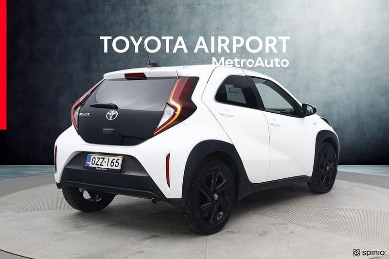 Käytetty Toyota Aygo X Multidrive S 72 HP (52 kW) 2023 Valkoinen Katumaasturi