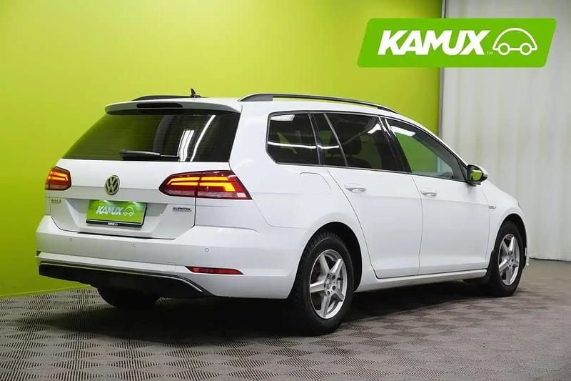 Käytetty VW Golf VIII Comfortline 131 HP (96 kW) 2020 Valkoinen Farmari