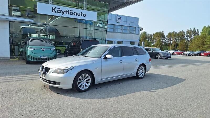 Harmaa Käytetty 2009 BMW 520 Farmari | 7 900 € (Perustarjous) - Kuva 1/4