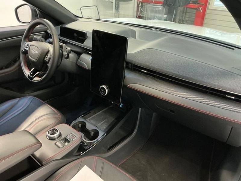 Käytetty Ford Mustang Mach-E Premium 197 kW (269 HP) 2023 Katumaasturi