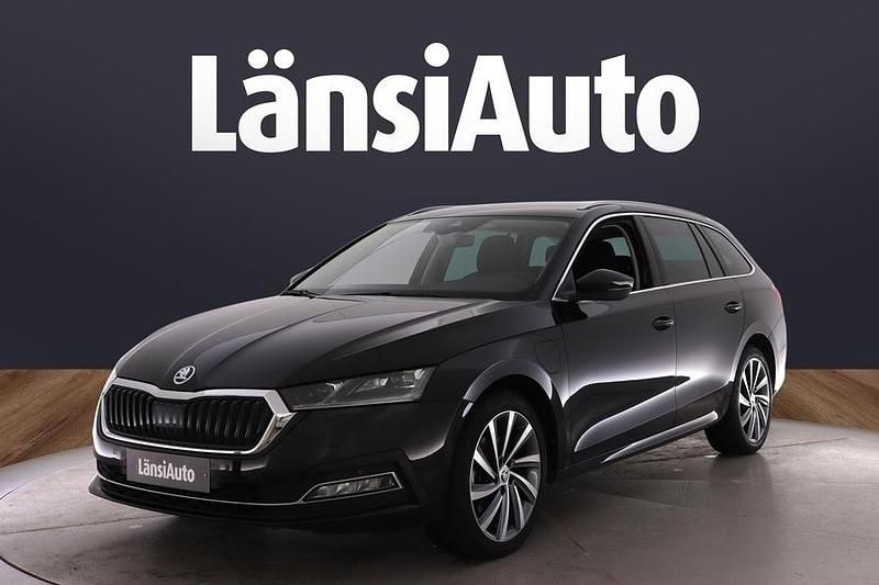 Käytetty Skoda Octavia Style 204 HP (150 kW) 2022 Farmari