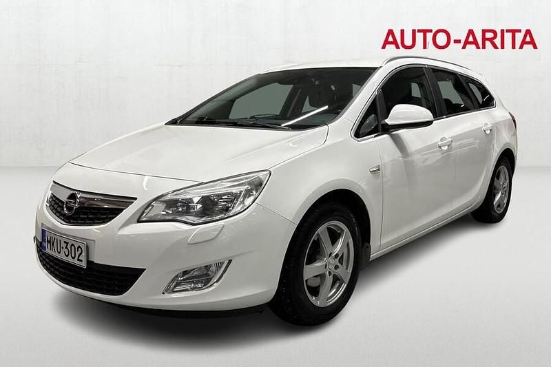 Valkoinen Käytetty 2013 Opel Astra Cosmo Farmari | 5 950 € (Hieman kallis) - Kuva 1/4