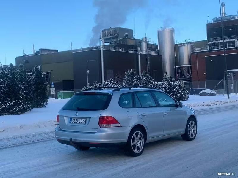 Käytetty VW Golf VI Comfortline 105 HP (77 kW) 2009 Viistoperä