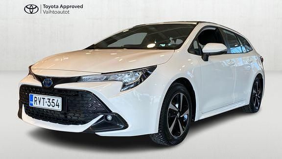 040 valkoinen Käytetty 2024 Toyota Corolla Active Farmari | 29 490 € (Perustarjous) - Kuva 1/4