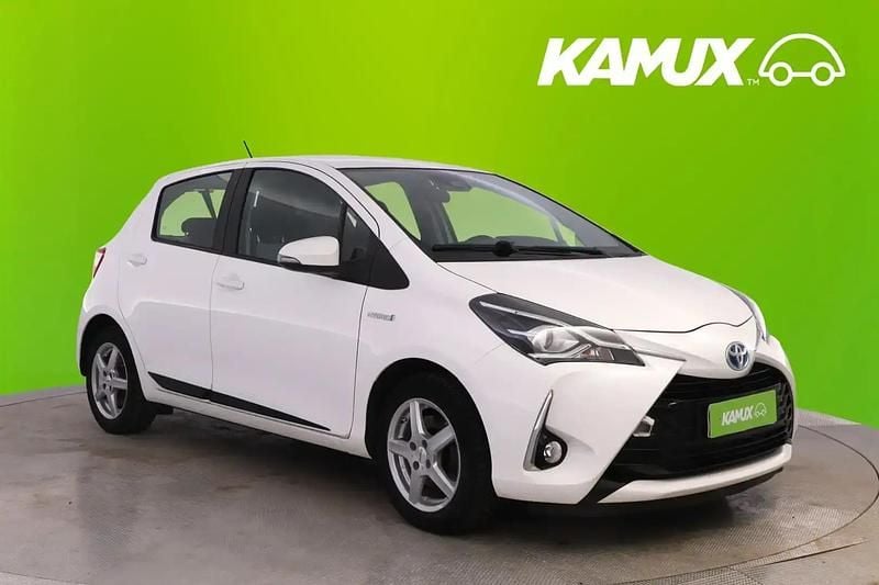 Käytetty Toyota Yaris Hybrid Active 73 HP (53 kW) 2018 Valkoinen Sedan