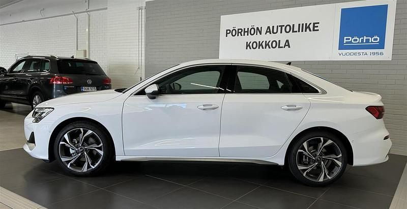 Käytetty Audi A3 150 HP (110 kW) 2025 Valkoinen Sedan