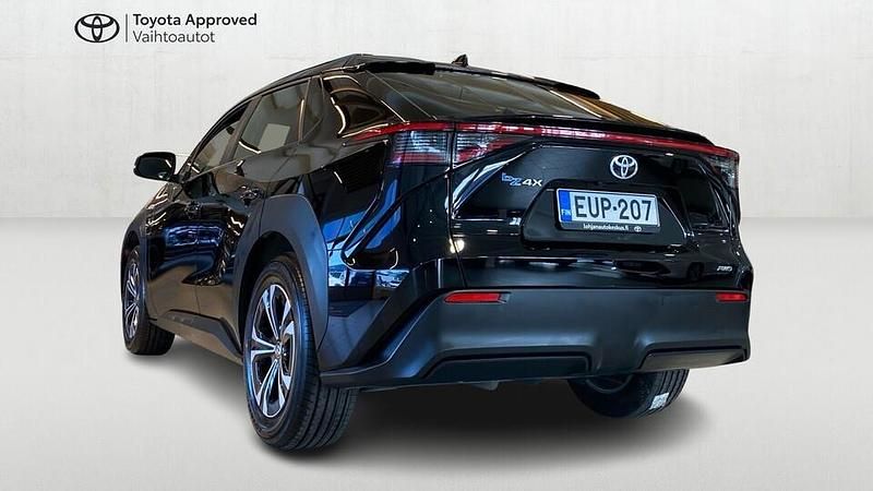 Käytetty Toyota bZ4X Active 160 kW (218 HP) 2023 Musta Katumaasturi