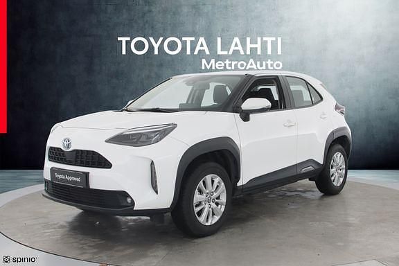 Valkoinen Käytetty 2023 Toyota Yaris Cross Active Katumaasturi | 24 890 € (Supertarjous) - Kuva 1/4
