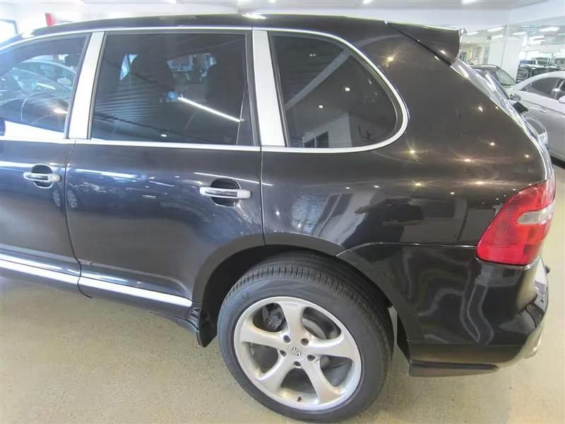 Käytetty Porsche Cayenne 394 HP (289 kW) 2007 Musta Katumaasturi