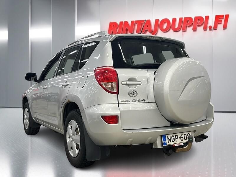 Käytetty Toyota RAV4 152 HP (111 kW) 2006 Hopea Katumaasturi