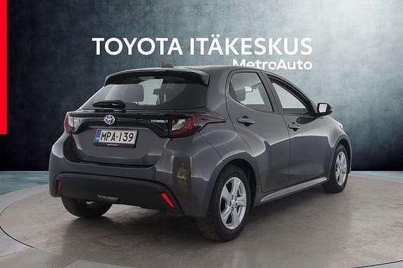 Käytetty Toyota Yaris Active 114 HP (83 kW) 2023 Harmaa Viistoperä