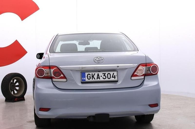 Käytetty Toyota Corolla Plus 132 HP (97 kW) 2011 Sininen Sedan