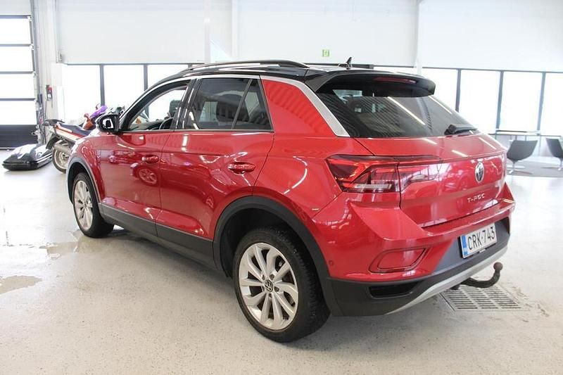 Käytetty VW T-Roc Comfortline 110 HP (80 kW) 2023 Punainen Katumaasturi