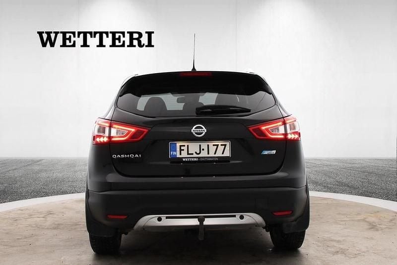 Käytetty Nissan Qashqai 360º 131 HP (96 kW) 2014 Musta Katumaasturi