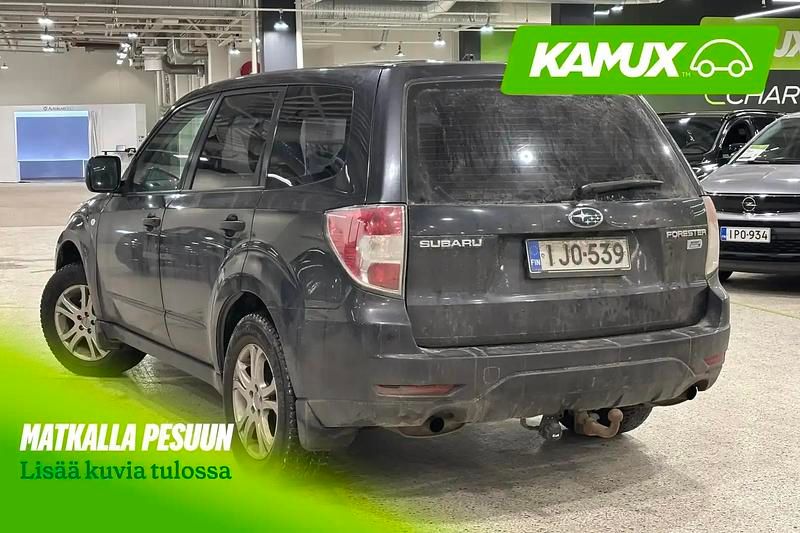 Käytetty Subaru Forester 147 HP (108 kW) 2010 Hopea / harmaa Katumaasturi