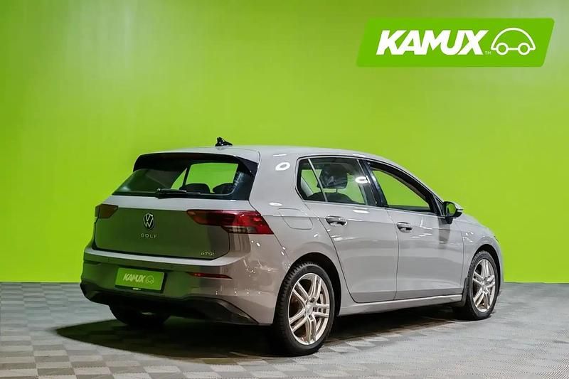 Käytetty VW Golf VIII 150 HP (110 kW) 2021 Hopea / harmaa Sedan