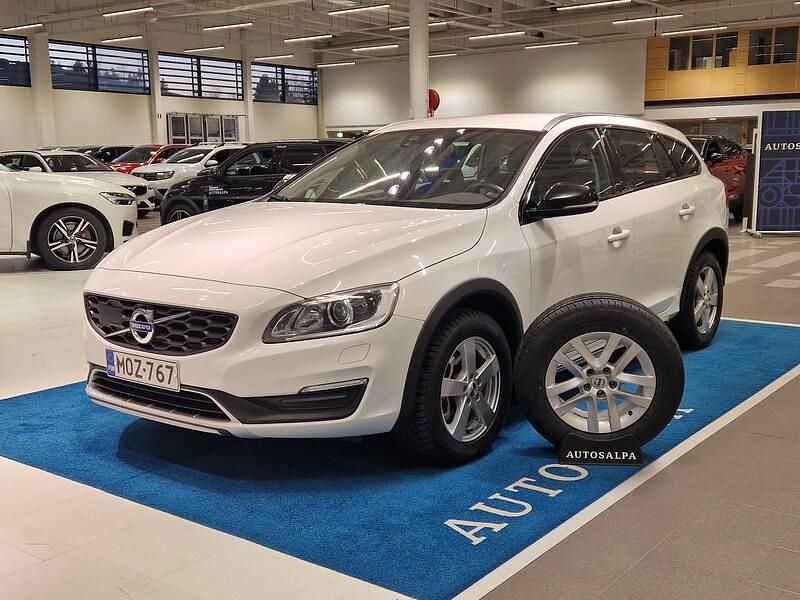 Käytetty Volvo V60 CC Momentum 190 HP (139 kW) 2016 Valkoinen Farmari