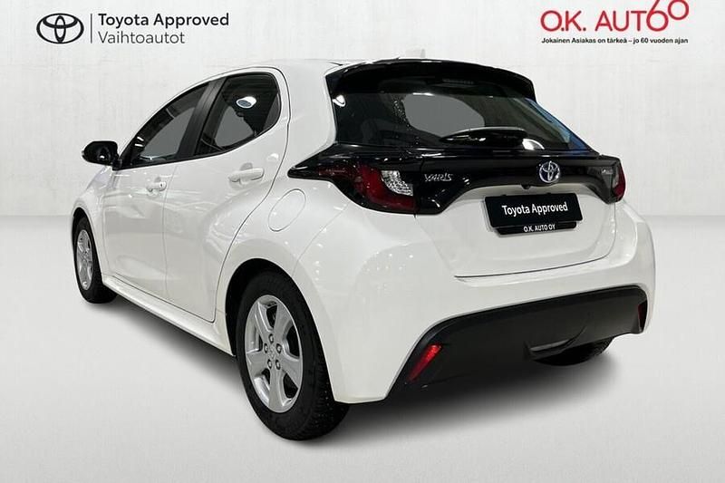 Käytetty Toyota Yaris Hybrid Active 116 HP (85 kW) 2023 Valkoinen Viistoperä