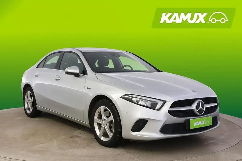 Käytetty Mercedes A250 Business 160 HP (117 kW) 2021 Hopea / harmaa Sedan