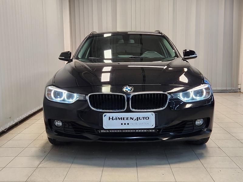 Käytetty BMW 320 184 HP (135 kW) 2015 Musta Farmari