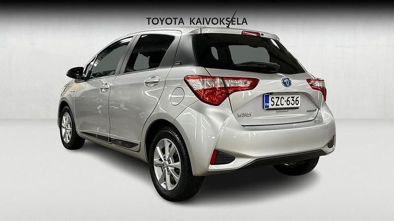 Käytetty Toyota Yaris Hybrid Edition 101 HP (74 kW) 2020 Hopea Viistoperä