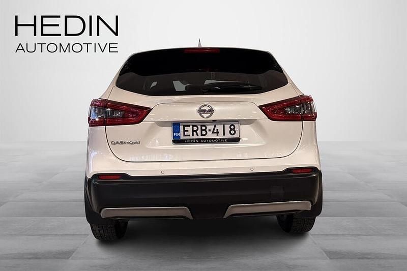 Käytetty Nissan Qashqai N-Connecta 140 HP (102 kW) 2020 Valkoinen Katumaasturi