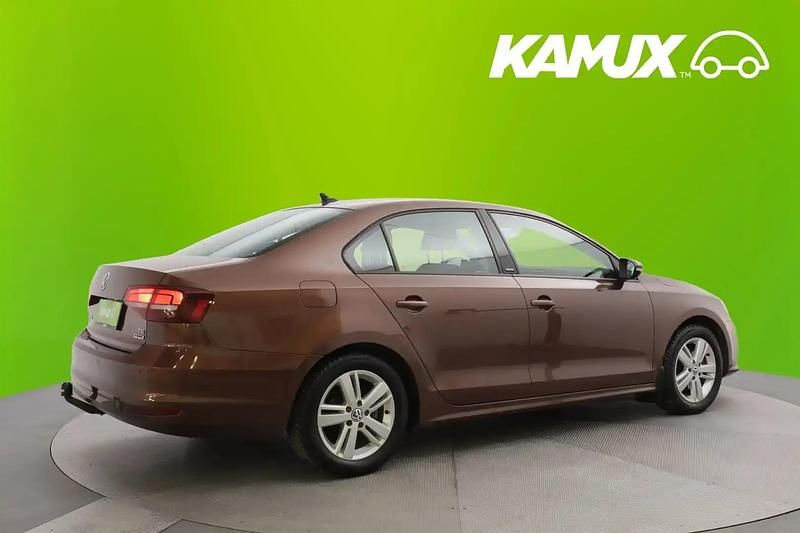 Käytetty VW Jetta Allstar 105 HP (77 kW) 2017 Ruskea Sedan