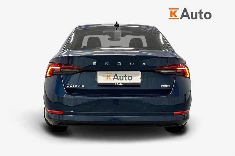 Käytetty Skoda Octavia Ambition 110 HP (80 kW) 2023 Sininen Sedan