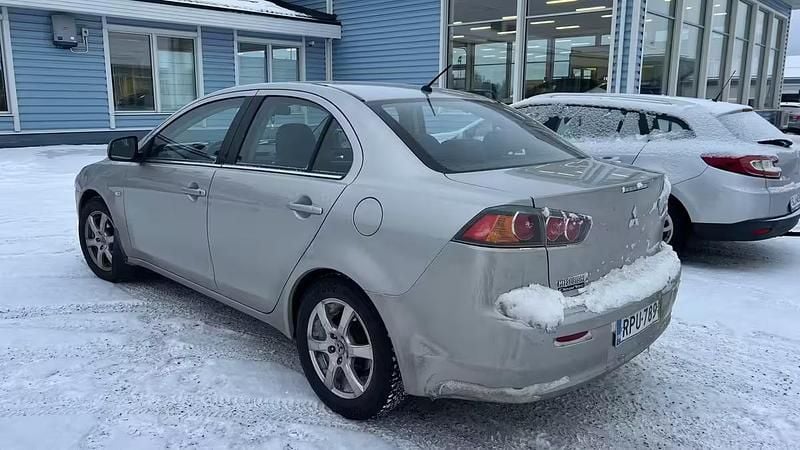 Käytetty Mitsubishi Lancer Invite 117 HP (86 kW) 2012 Harmaa Sedan