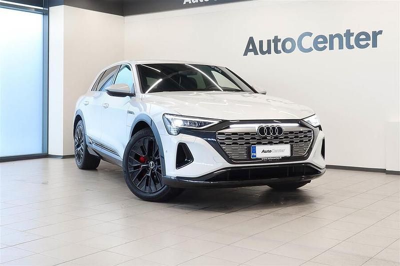 Valkoinen Käytetty 2024 Audi Q8 e-tron S-Line Katumaasturi | 69 800 € (Perustarjous) - Kuva 1/4