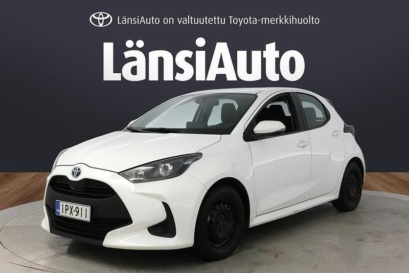 Käytetty Toyota Yaris Hybrid Active 116 HP (85 kW) 2022 Valkoinen Viistoperä