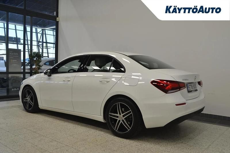 Käytetty Mercedes A180 Business 116 HP (85 kW) 2020 Polarvalkoinen Viistoperä