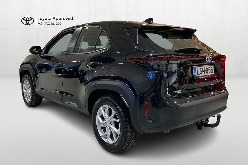 Käytetty Toyota Yaris Cross Active 116 HP (85 kW) 2023 Musta Katumaasturi