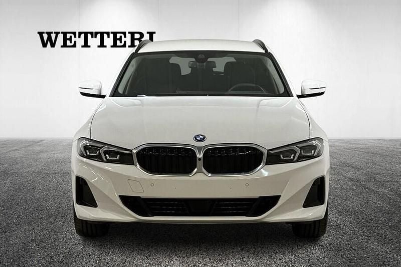 Uusi BMW 330e Comfort Edition 292 HP (214 kW) 2025 Farmari