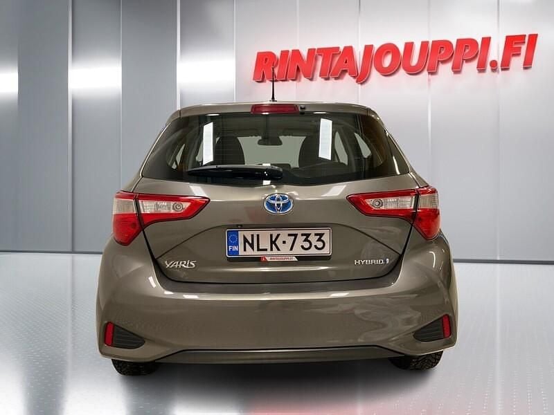 Käytetty Toyota Yaris Hybrid Active 101 HP (74 kW) 2019 Viistoperä